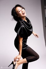 高清图：王姬女人四十媚态重生 长发高盘显冷艳