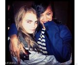 组图：英出柜超模与蕾哈娜亲密 和抖森男才女貌