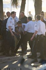 组图：戛纳街头惊现枪击 嫌疑人被抓获