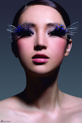 高清图：董璇挑战睫毛极限 妖艳夸张打造鬼魅造型