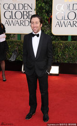 组图：《生活大爆炸》男星西门-赫尔伯格亮相