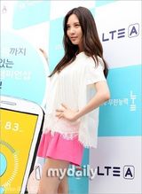 组图：少女时代徐贤清纯亮相粉丝签名活动