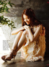 高清组图：少女时代成员允儿登杂志秀性感秋装