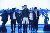 组图：韩庚开场劲歌热舞 获5项奖大赢