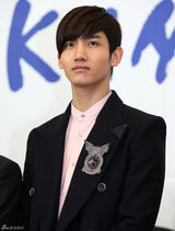 组图：东方神起昌珉与贤雅金正恩等出席宣传活动