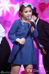 组图：韩女团舞台装尺度无下限 薄纱透视露底