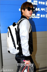 组图：少女时代东方神起等赴泰演出亮相机场