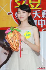 组图：童音豆豆中秋赴港 分享英国伦敦之行