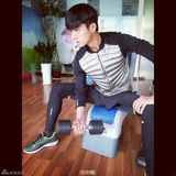 组图：张亮超模好友刘畅走红 长腿奶爸偶像颜