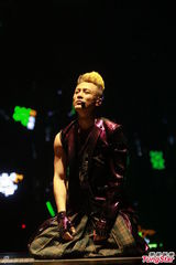 组图：林峰个唱顶黄发秀肌肉舞 直言连累吴千语