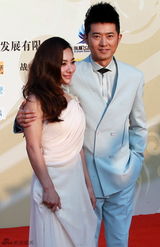 组图：金鸡百花闭幕红毯 俊男美女群星闪耀