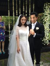 组图：直击杨幂婚礼激动落泪 刘恺威亲吻新娘