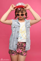 组图：Lotte Girls新写真诱惑红唇露性感肚脐