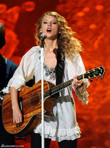 高清图：格莱美 泰勒-斯威夫特与史蒂薇-尼克丝献艺