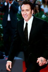 组图：《乔》威尼斯首映 尼古拉斯西装型男