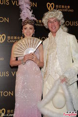 组图：刘嘉玲假面装性感露背 对素颜信心爆棚