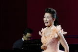 组图：常思思在京开音乐会水均益任主持