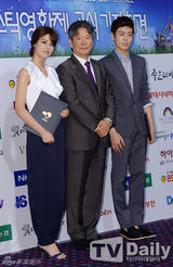 组图：李玹雨藤井美菜出席富川电影节记者会