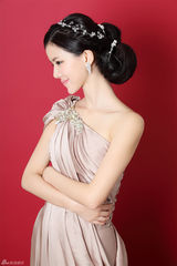 组图：班嘉佳新娘美妆大片优雅迷人