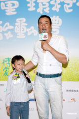 幻灯图：任达华直言香港教育缺失 让女儿北京上学 