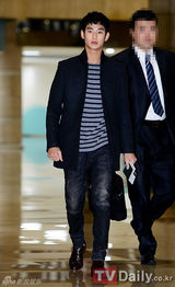 组图：韩星金秀贤赴日宣传《月亮怀抱太阳》