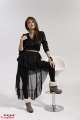 组图：谢婷婷多变造型演绎鞋履自称喜欢纽约