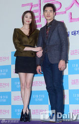 组图：李妍熙玉泽演助阵新片 四对情侣亮相