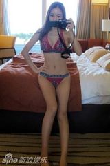 组图：韩美女教师爆乳比基尼照迷晕学生