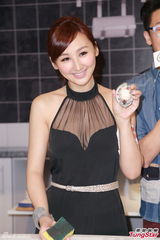 组图：高海宁性感秀半球 沈卓盈小露事业线