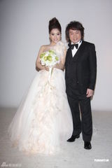 组图：康康结婚将请百桌 蜜月力拼兔宝宝