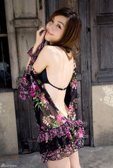 高组图：前超女陈怡日本拍写真 比基尼制服齐上阵