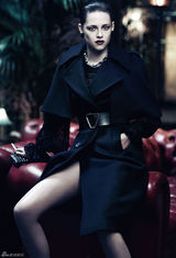 组图：塞隆携斯图尔特蒙面登封面