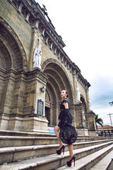 组图：曹阳拍华丽写真 优雅展现古典风情