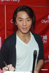 组图：郑伊健放言不生小孩 好友林颖娴出书