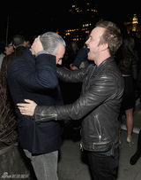 组图：《毒师》老白小粉重逢 惊喜互摸停不下来