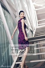 幻灯图：左小青出演职场女魔头 大谈OL穿衣心得