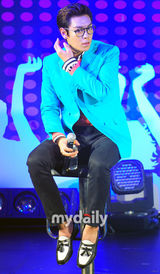 组图：BigBang首尔开迷你演唱会 成员大成缺席演出