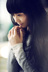 组图：海陆气质写真 长发披肩恬静安然