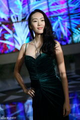 组图：吴奇隆刘诗诗李小璐等亮相华鼎奖红毯