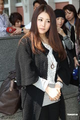组图：佐藤麻衣现身清丽依旧 谈地震如世界末日