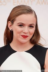 组图：《国土安全》女星摩根-塞勒黑白礼服优雅