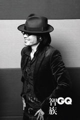 幻灯图：诡谲的综合体左小祖咒 角色扮演的行家