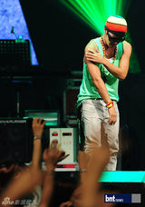 组图：HaHa等《尹道贤的Must》献热情舞台