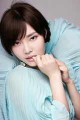 组图：徐冬冬新歌宣传照曝光 蓝色系纯净淡雅