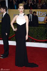 组图：19届演员工会奖举行 女星各色长裙PK红毯