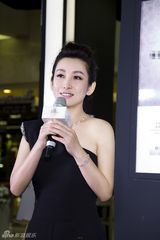 组图：秦海璐出席品牌活动 高挑精致大气优雅