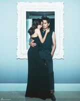 高清组图：李真旭揽女模贴身缠绵画面惹火