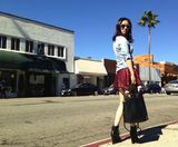 组图：刘芸洛杉矶私服街拍 潮范儿秀美腿