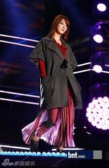 组图：EXO-K成员与2AM郑珍云等亮相T台秀