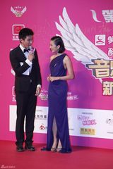 组图：种丹妮亮相新人盛典大秀奇幻星空